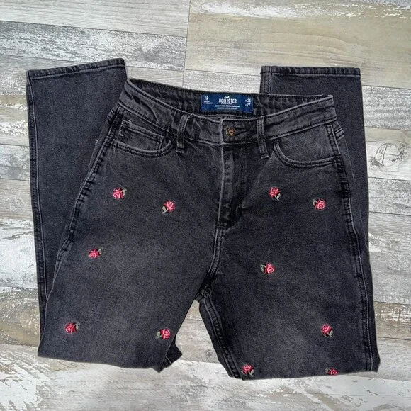 Hollister Curvy High-Rise Mom Jean Embroidered Roses Black Jean Size 1R - Picture 3 of 6